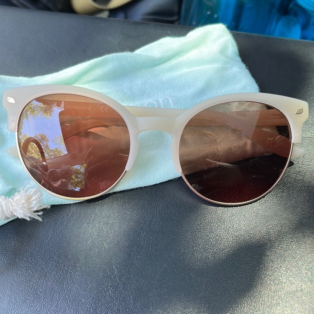 Pela Nusa sunglasses in tan
